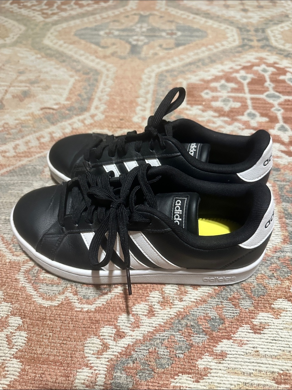 adidas Classic Low-Top Sneakers